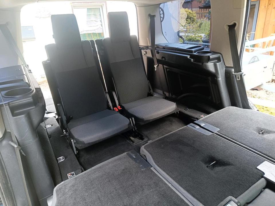 Land Rover Discovery 2007 — вигляд ззаду