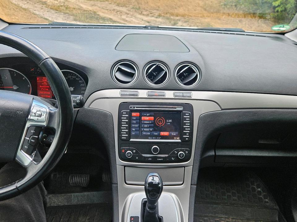 Ford S-Max 2011 — photo 9