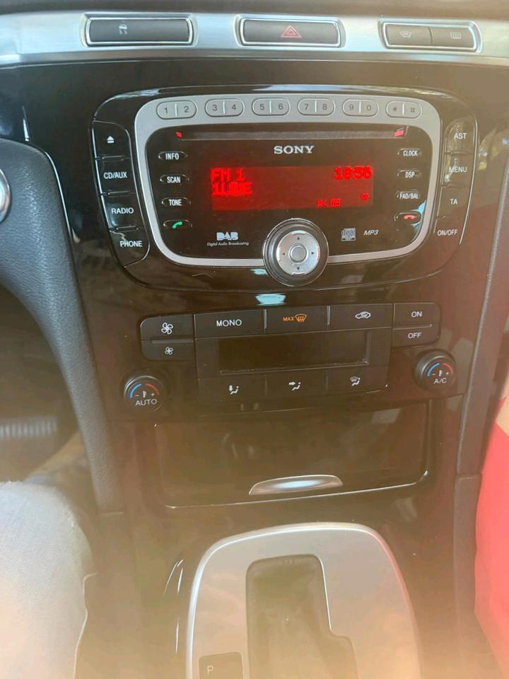 Ford S-Max 2012 — photo 8