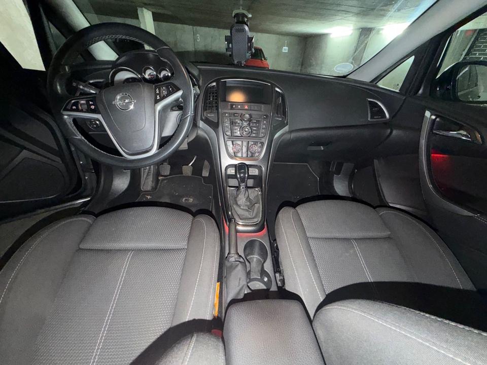 Opel Astra 2014 — фото 10