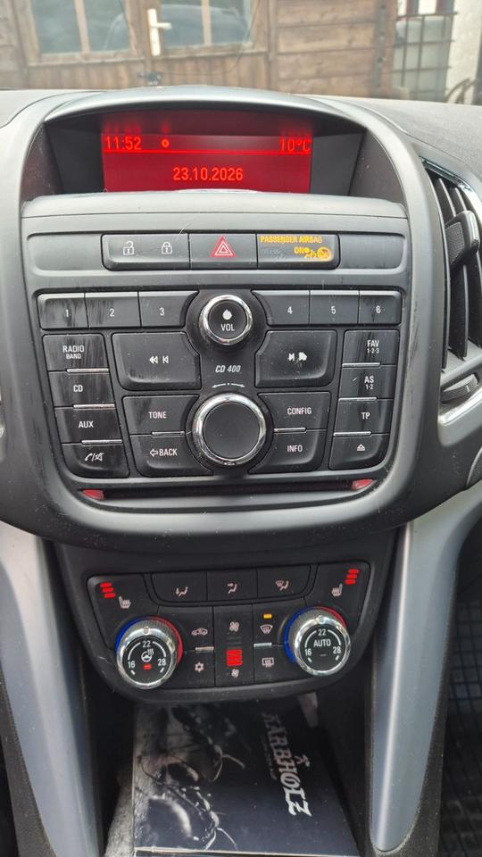 Opel Zafira Tourer 2012 — photo 14