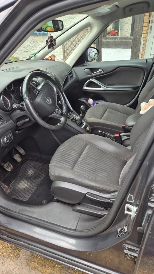 Opel Zafira Tourer 2012 — photo 15