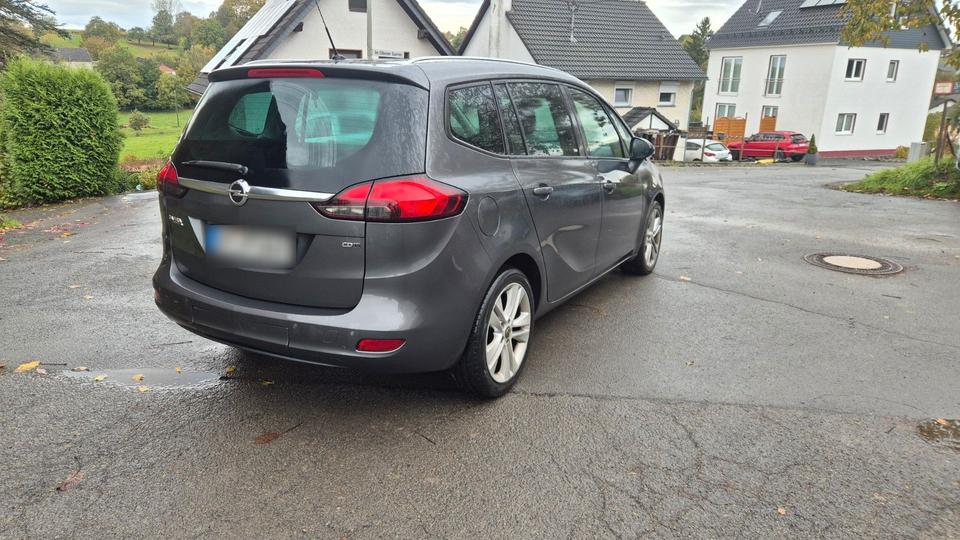 Opel Zafira Tourer 2012 — rear view