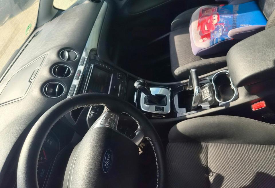 Ford S-Max 2011 — photo 10