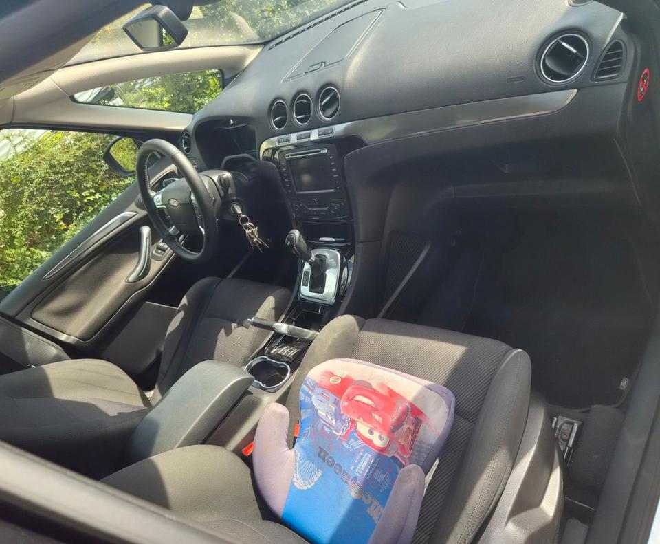 Ford S-Max 2011 — photo 13