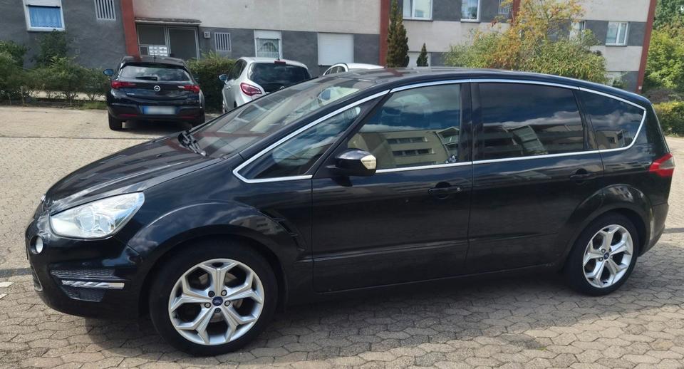 Ford S-Max 2011 — rear view
