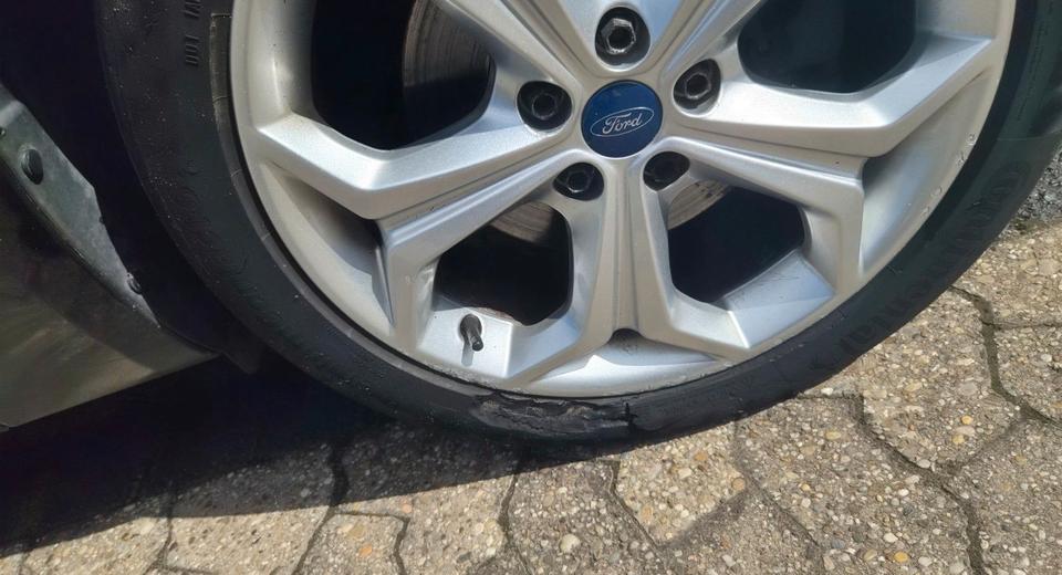 Ford S-Max 2011 — photo 8