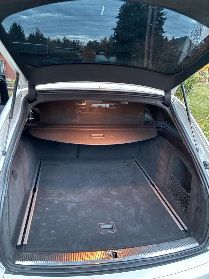 Audi A6 2011 — photo 18