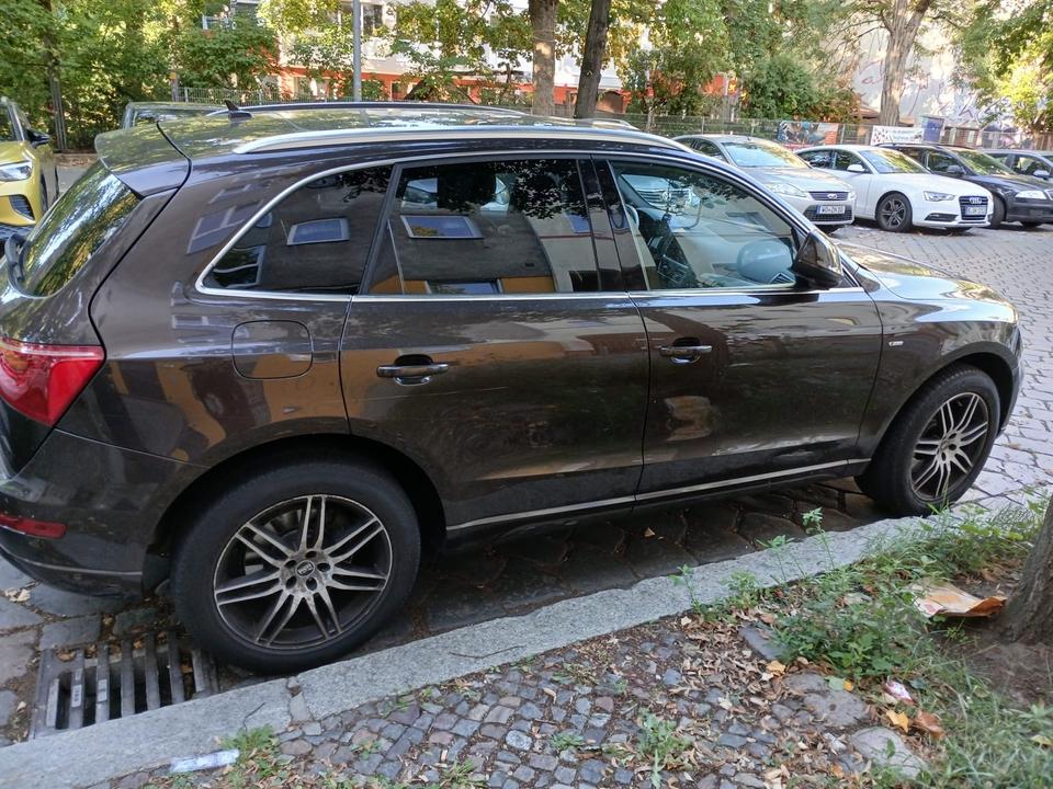 Audi Q5 2011 — салон