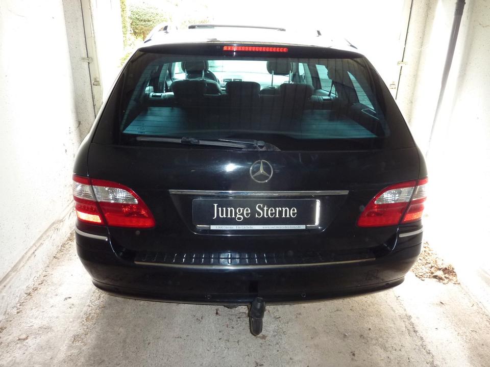 Mercedes Benz E 350 2005 — rear view
