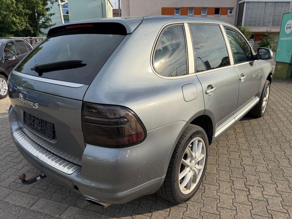 Porsche Cayenne 2004 — interior