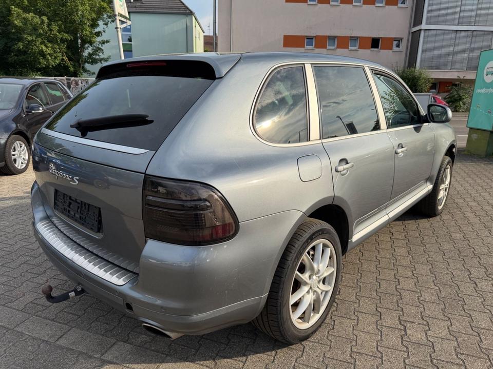 Porsche Cayenne 2004 — engine