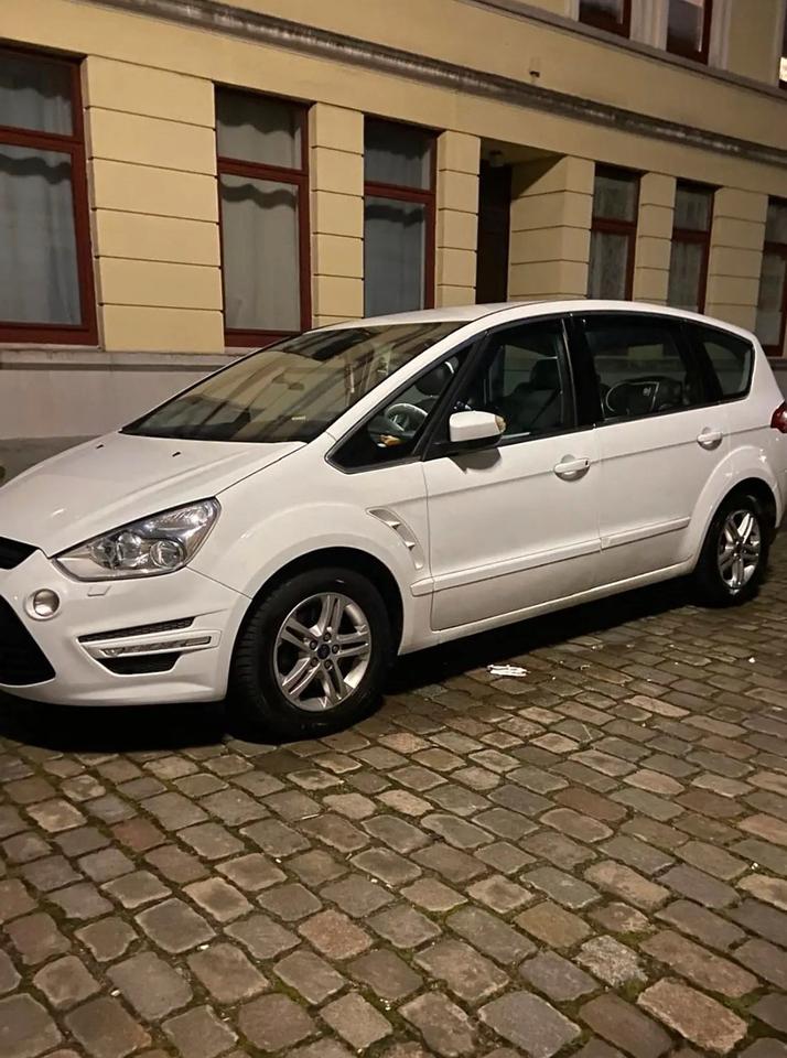Ford S-Max 2012 — rear view