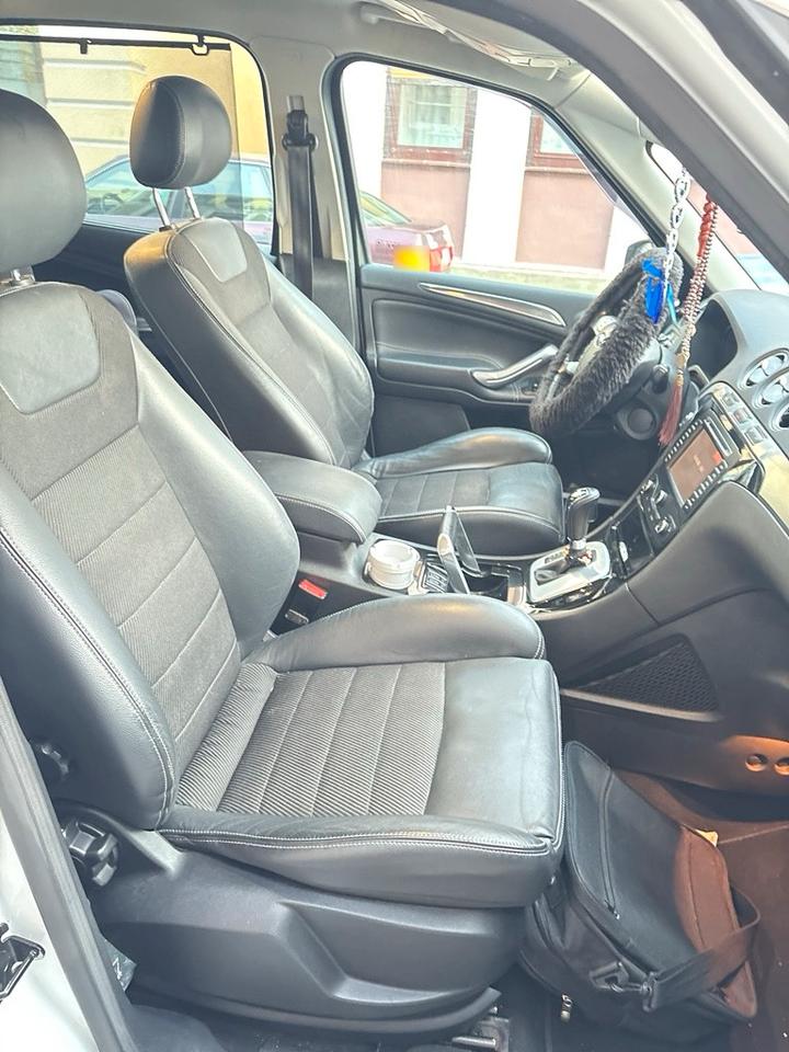 Ford S-Max 2012 — photo 9