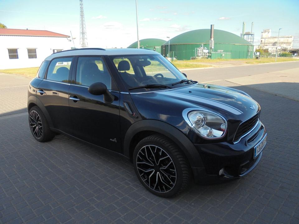 Mini Countryman S (Cooper) 2011 — interior