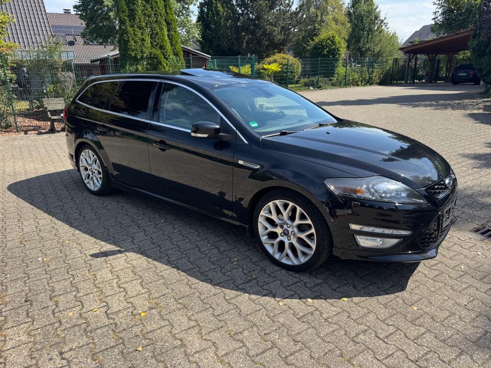Ford Mondeo 2014 — rear view