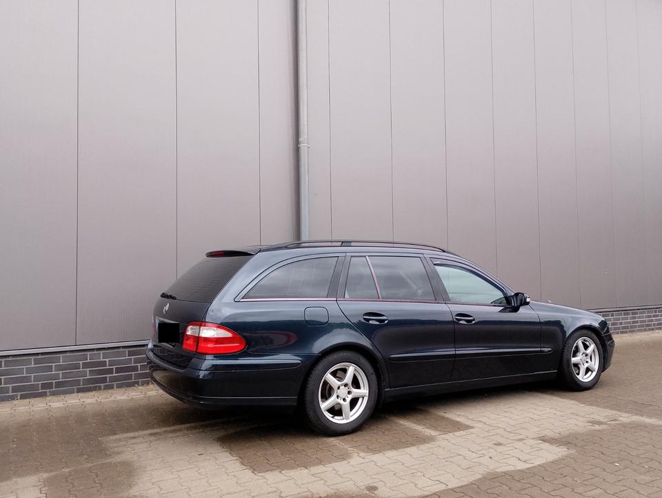 Mercedes Benz E 220 2004 — двигун