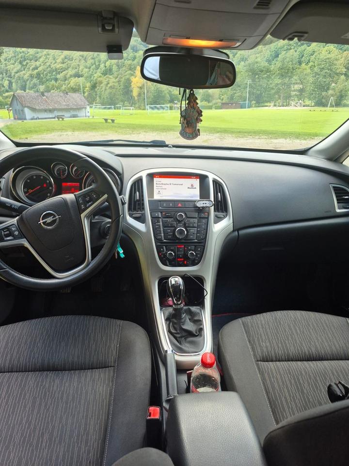 Opel Astra 2015 — photo 11