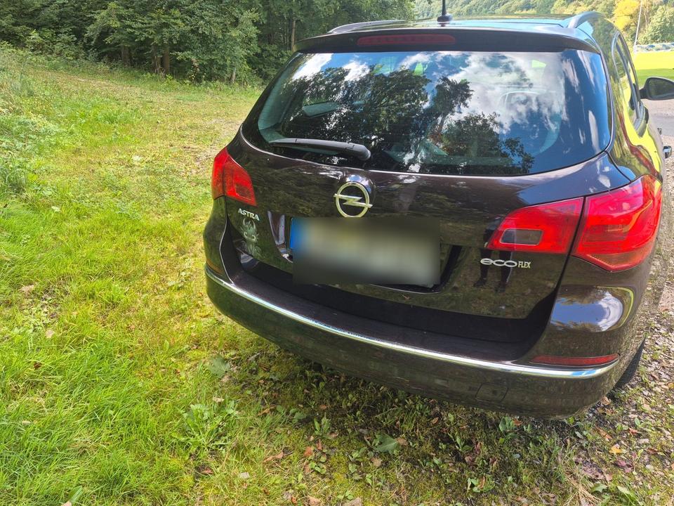 Opel Astra 2015 — interior