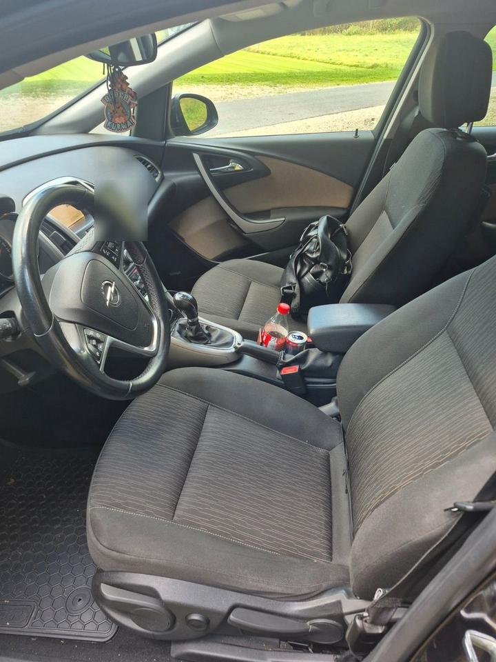 Opel Astra 2015 — photo 8