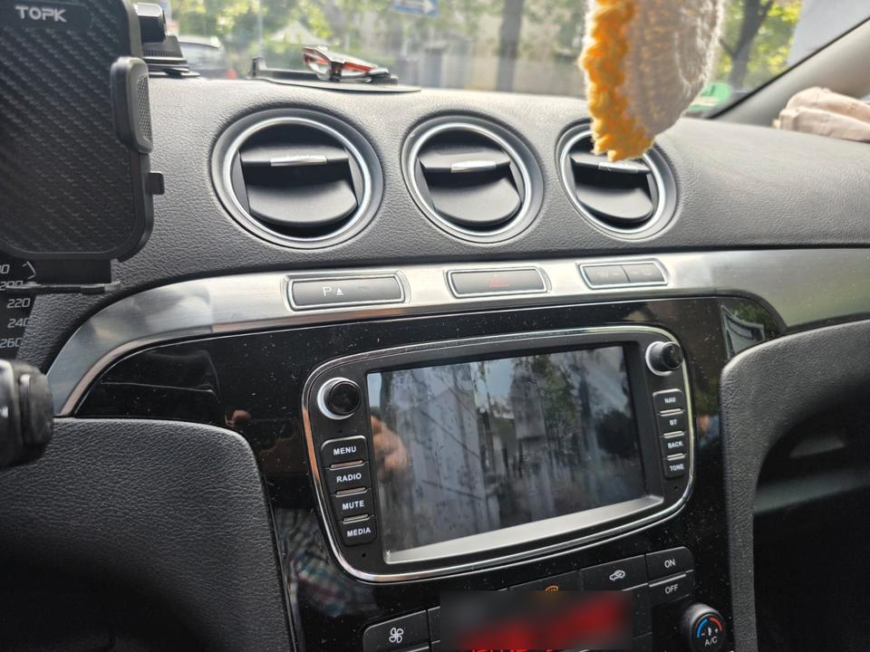 Ford S-Max 2012 — photo 11