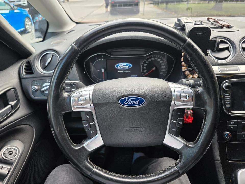 Ford S-Max 2012 — photo 13