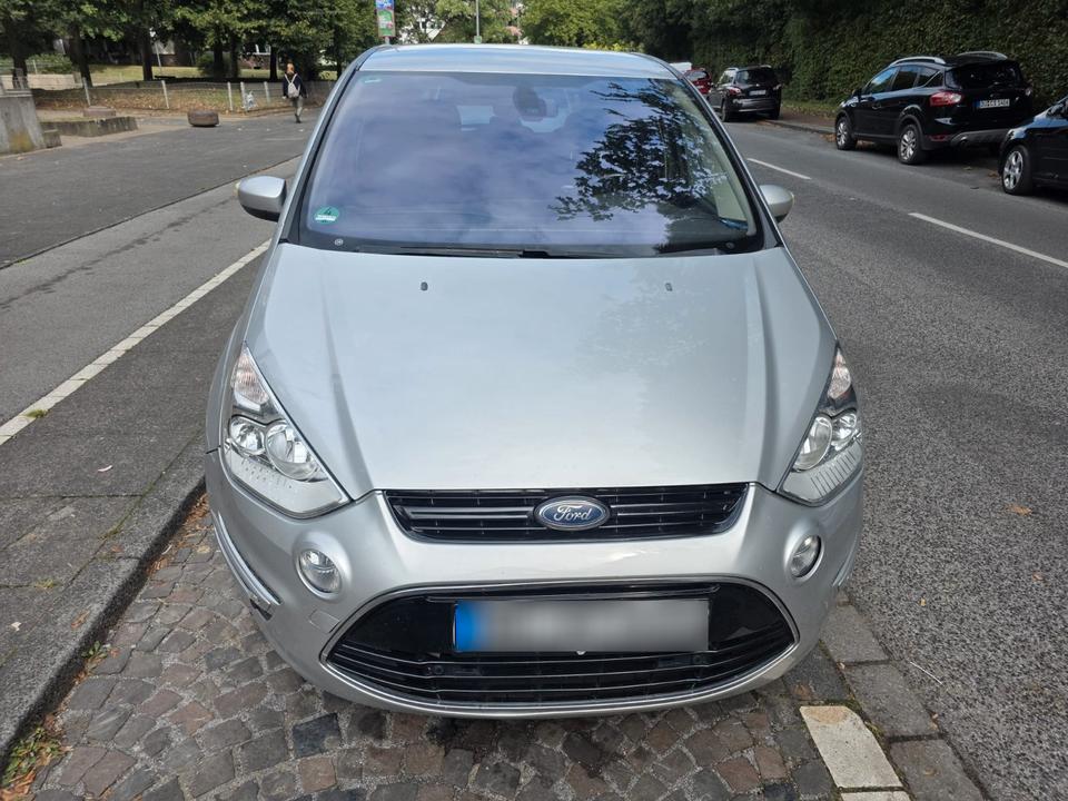 Ford S-Max 2012 — rear view
