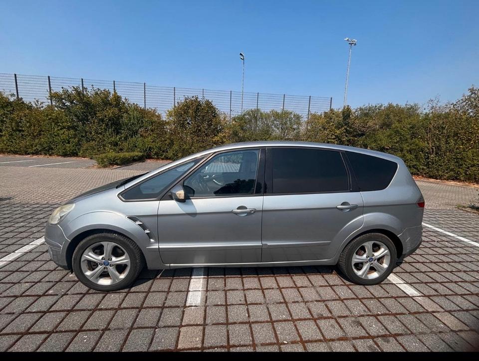Ford S-Max 2007 — rear view