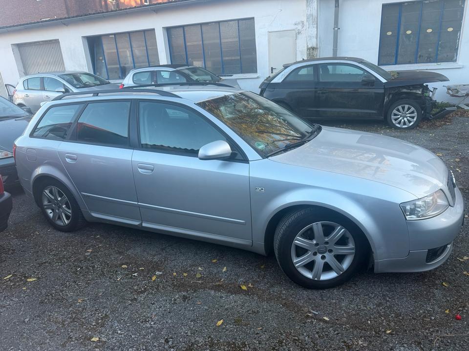 Audi A4 2004 — вигляд ззаду