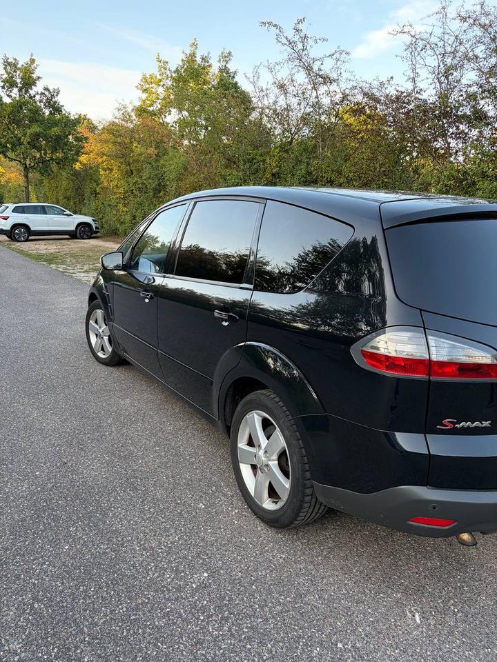 Ford S-Max 2009 — rear view