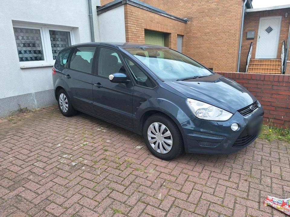 Ford S-Max 2011 — rear view