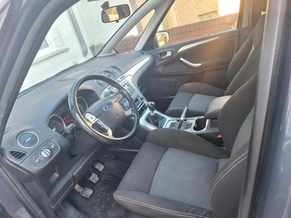 Ford S-Max 2011 — photo 8