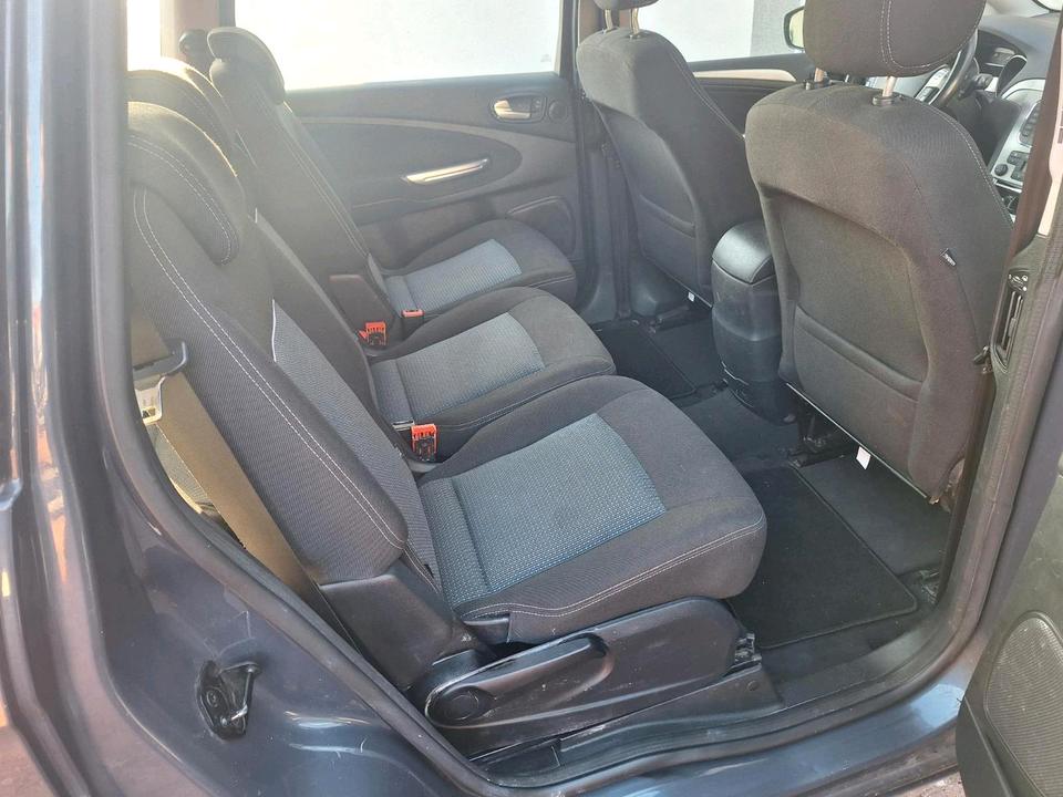 Ford S-Max 2011 — photo 9
