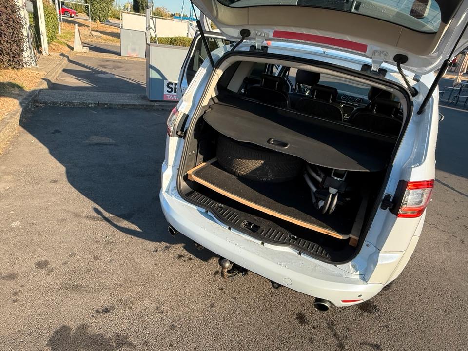 Ford S-Max 2010 — photo 11