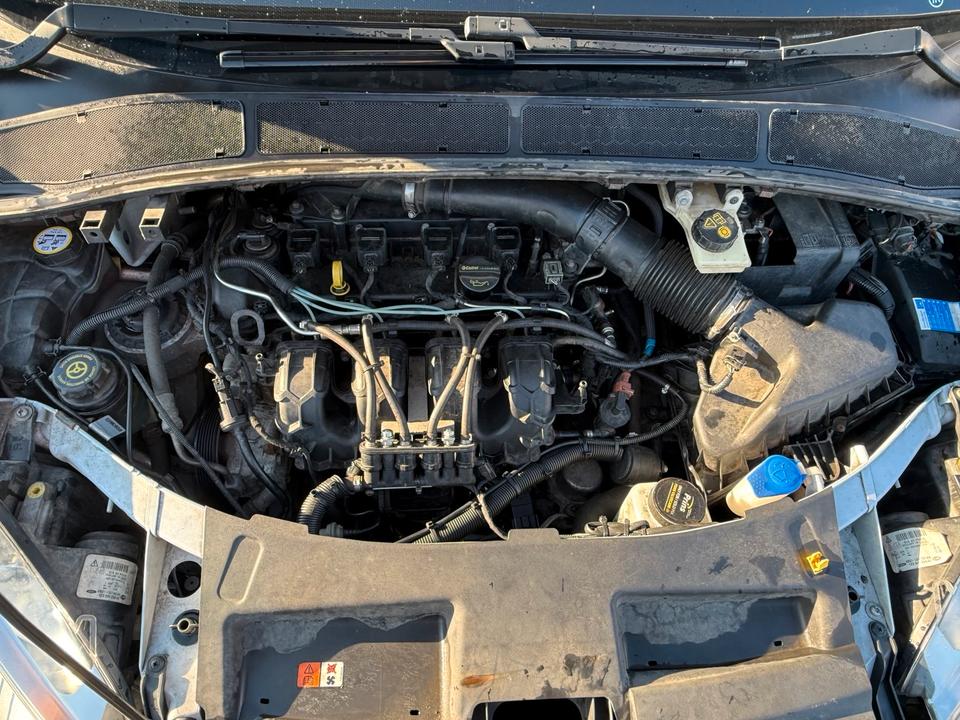 Ford S-Max 2010 — photo 12