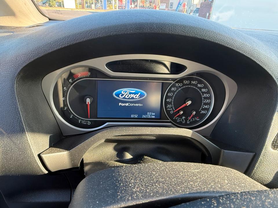 Ford S-Max 2010 — photo 8