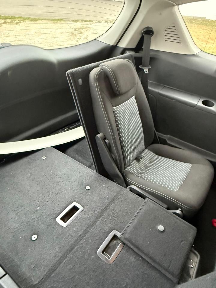 Ford S-Max 2014 — photo 15