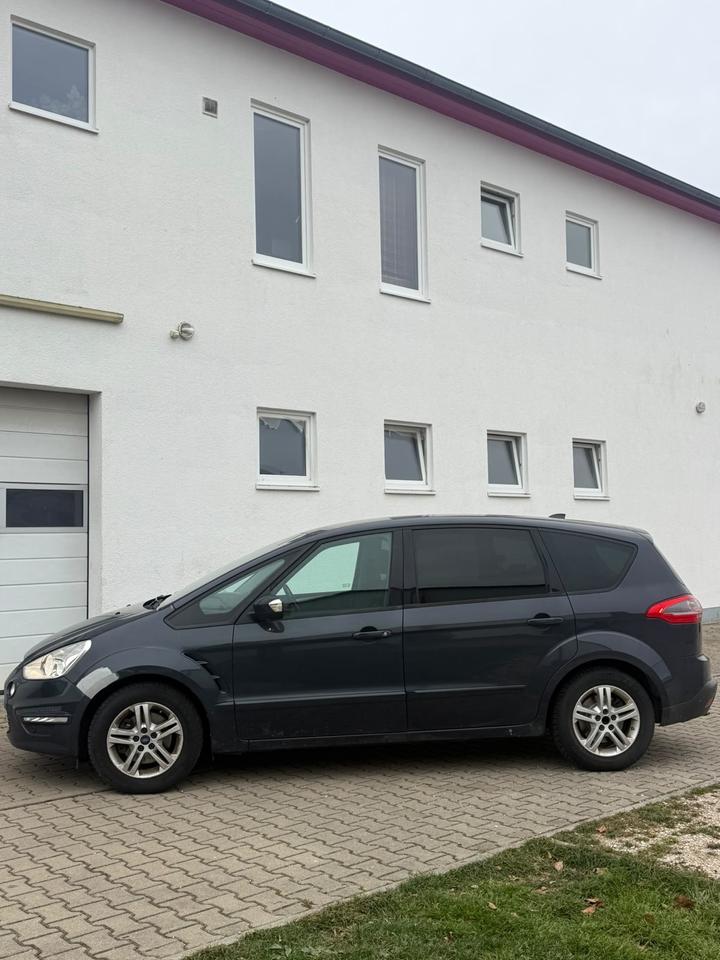 Ford S-Max 2014 — rear view