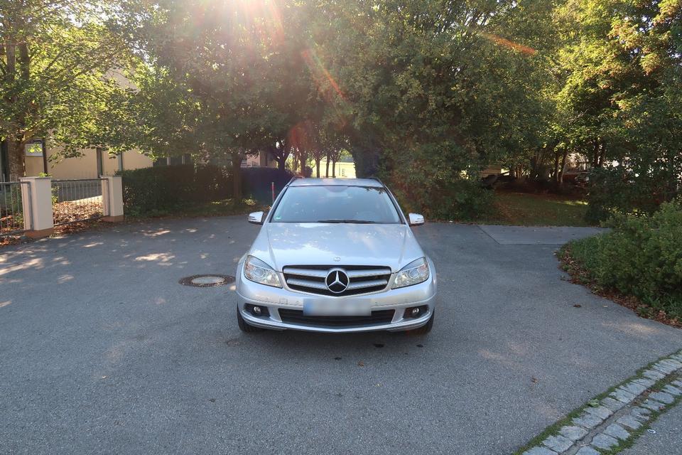 Mercedes Benz C 220 2010 — rear view