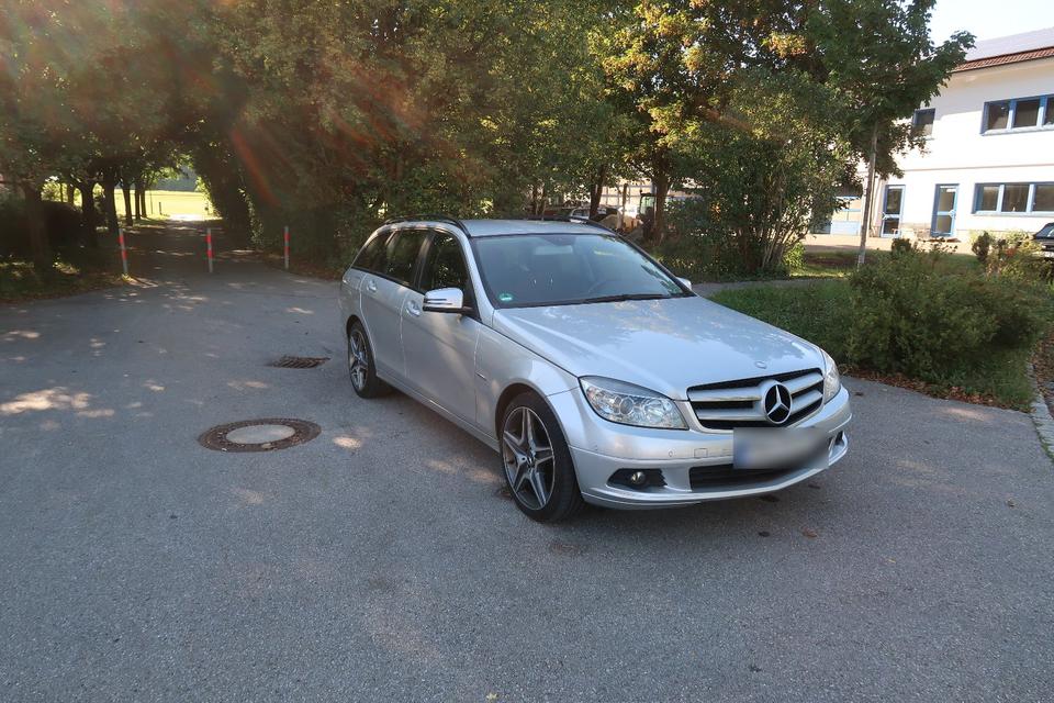 Mercedes Benz C 220 2010 — interior