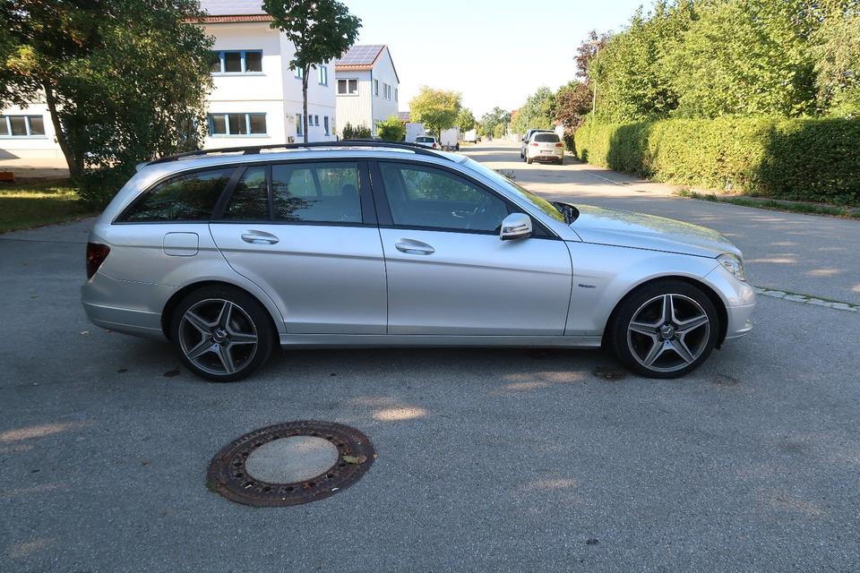 Mercedes Benz C 220 2010 — engine
