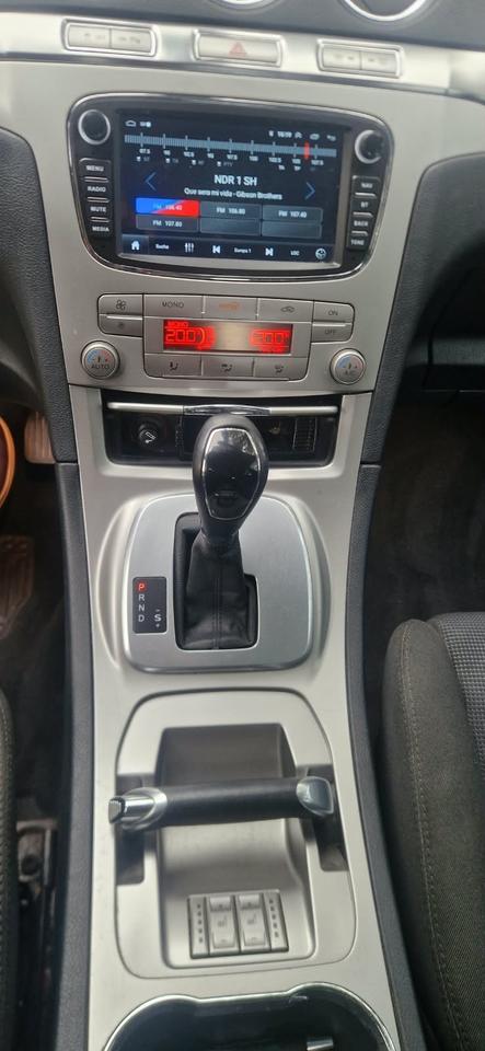 Ford S-Max 2010 — photo 11