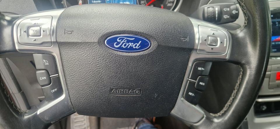 Ford S-Max 2010 — photo 12