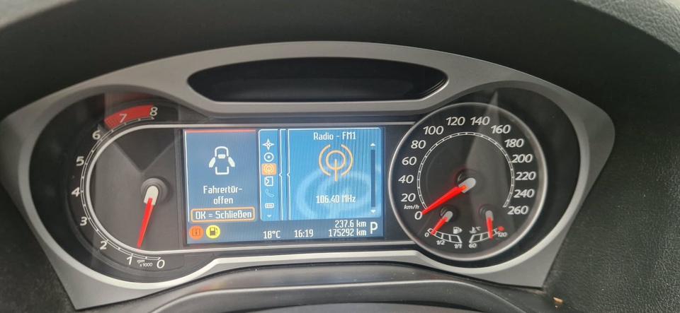 Ford S-Max 2010 — photo 13
