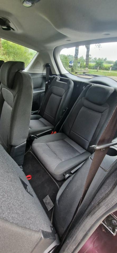 Ford S-Max 2010 — photo 17