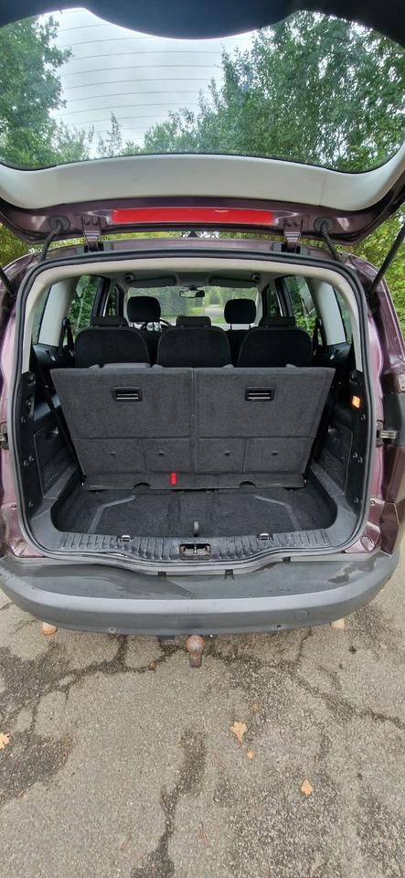 Ford S-Max 2010 — photo 18