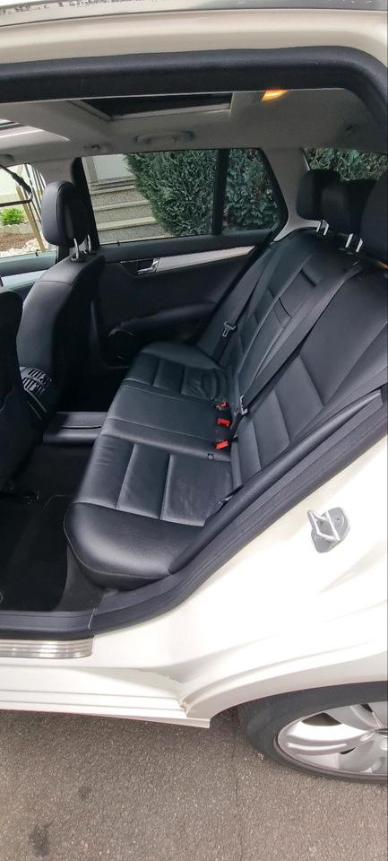Mercedes Benz C 220 2010 — photo 11