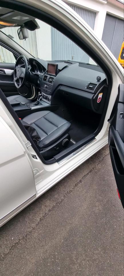 Mercedes Benz C 220 2010 — photo 17