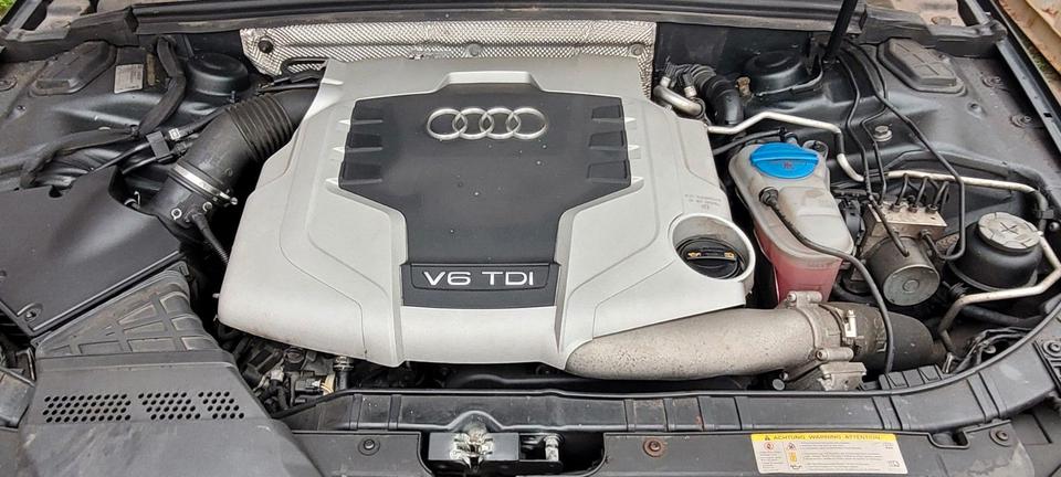Audi A4 2010 — двигун