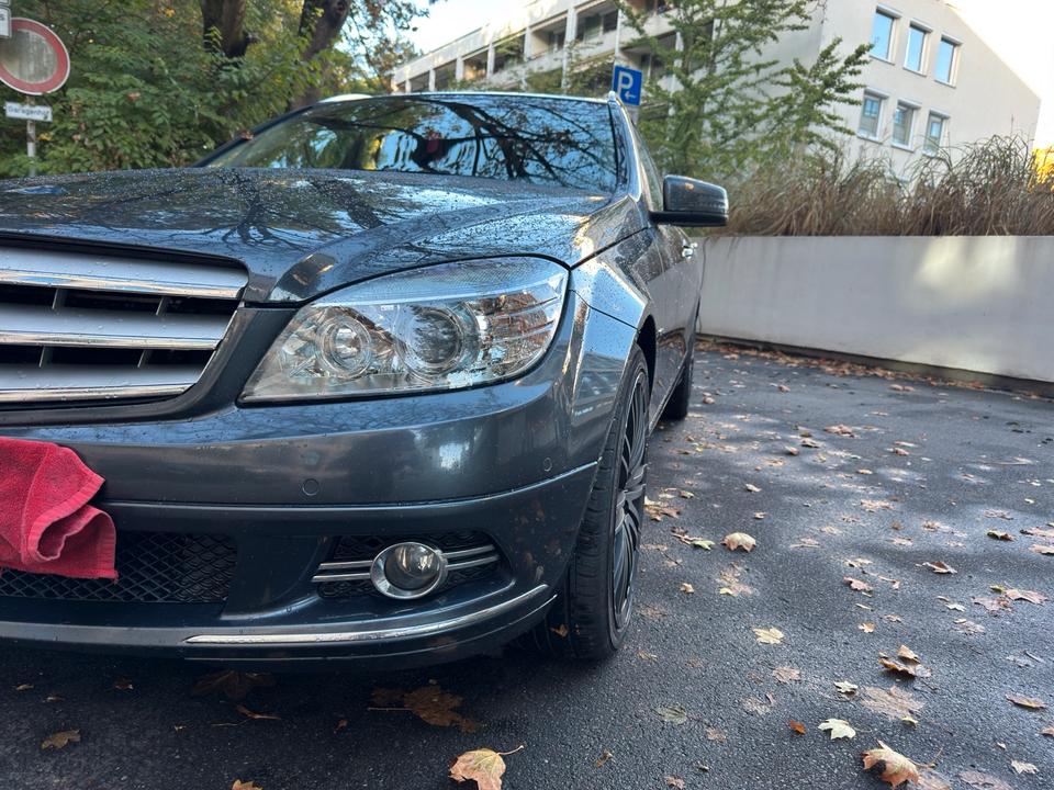 Mercedes Benz C 250 2010 — салон